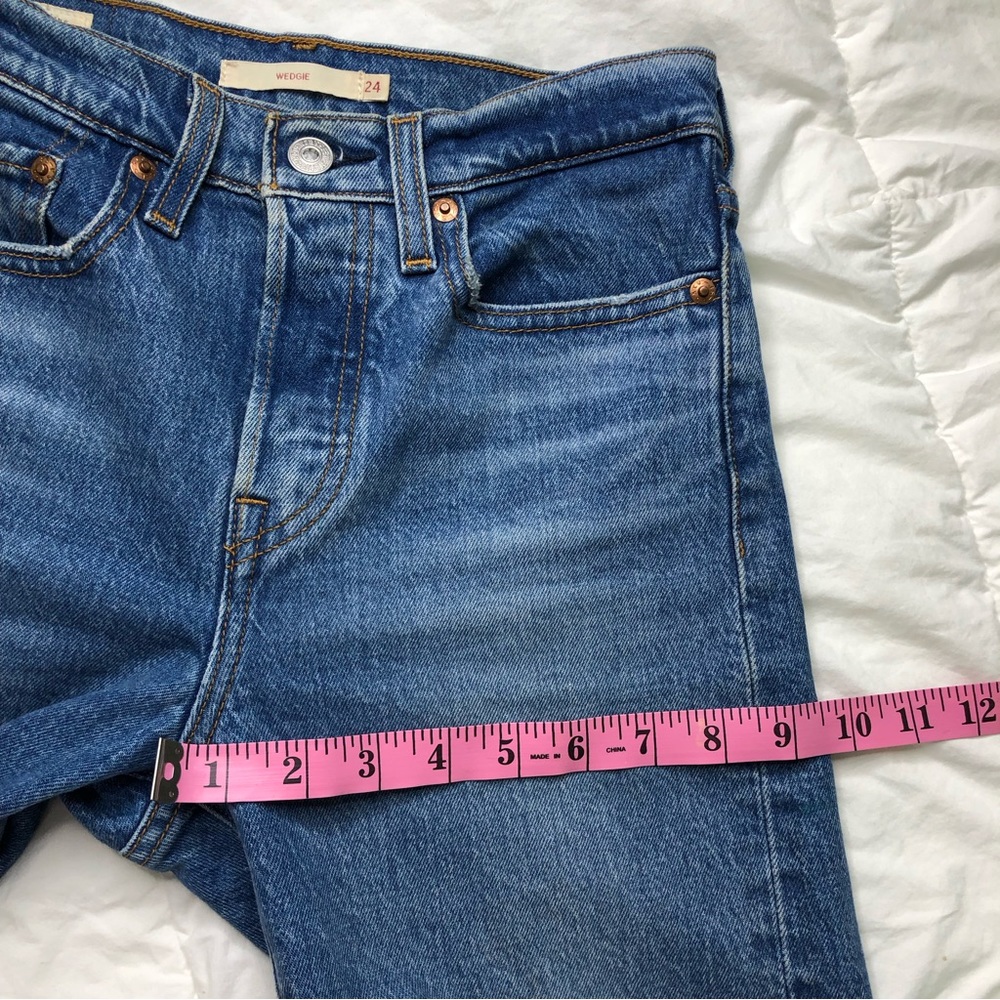 Levi’s Wedgie Button Fly Icon Fit Jeans - Picture 10 of 14